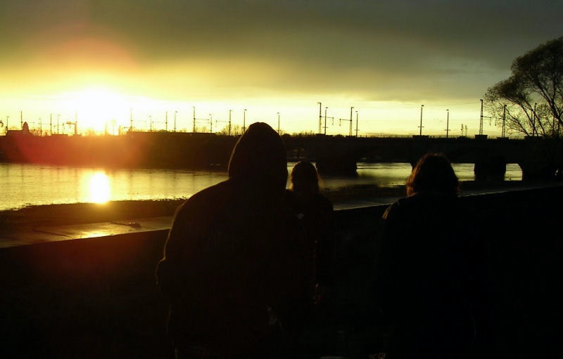 Foto018.jpg - Entspannte Stimmung an der Elbe.