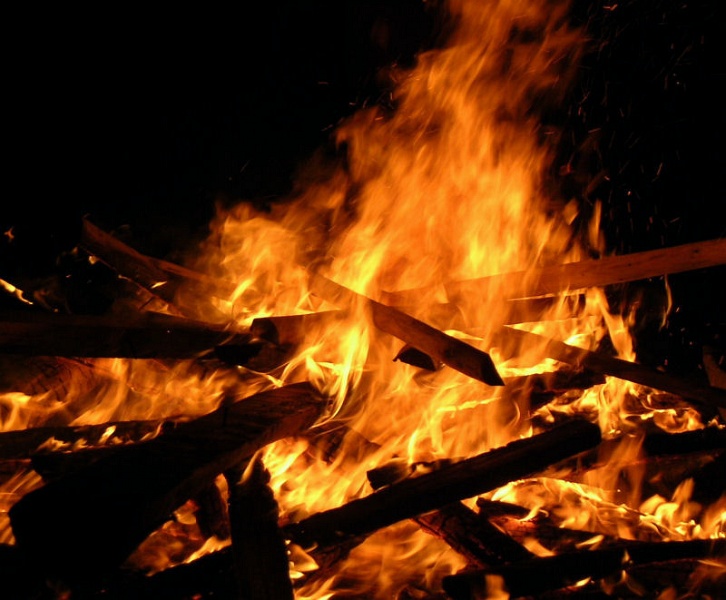 Foto033.jpg - Feuer. In allen Epochen gleichermaßen faszinierend und gefürchtet.